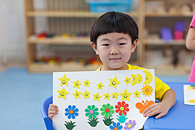在床上打扑克牌：床上扑克牌，欢乐时光新玩法