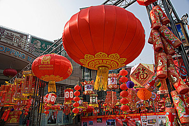 与上司的激情HD中文字幕,职场情缘引热议，佳作字幕版来袭