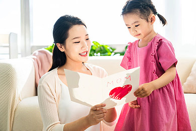 西施流眼泪翻白眼咬铁球的表情,古装女神演技炸裂，三动作演绎绝望情深-1