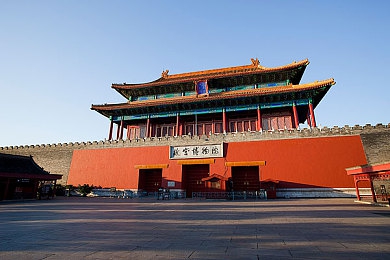 丝袜老师踩我 巴：奇幻校园惊险游戏，丝袜老师引热议-2