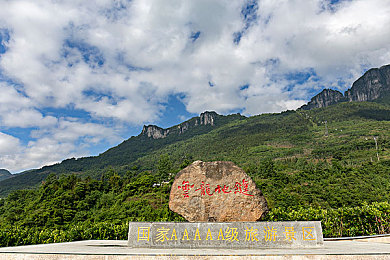 日日狠狠久久偷偷色,惊曝色情软件窃取隐私，揭秘恶意软件内幕-2