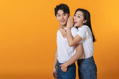 和平精英女生的乳汁能有多白？：《和平精英》乳白色调引热议，游戏细节成焦点