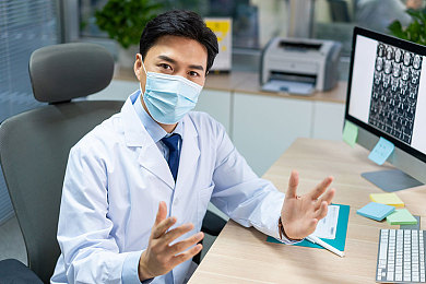 揉我胸 啊 嗯～出水了H：瑜伽教练趣味教学，学员笑出瑜伽新境界