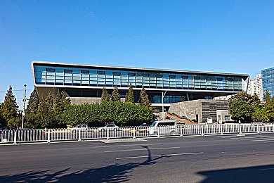 男人和女人喜做裸体免费,裸体健身新潮流，市民追捧体验健康生活-5