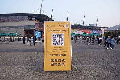 迪丽热巴被c：迪丽热巴C位之争引热议，低调公益传递正能量-2